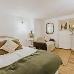 Republicii Rustic Apartament In Brasov City Center